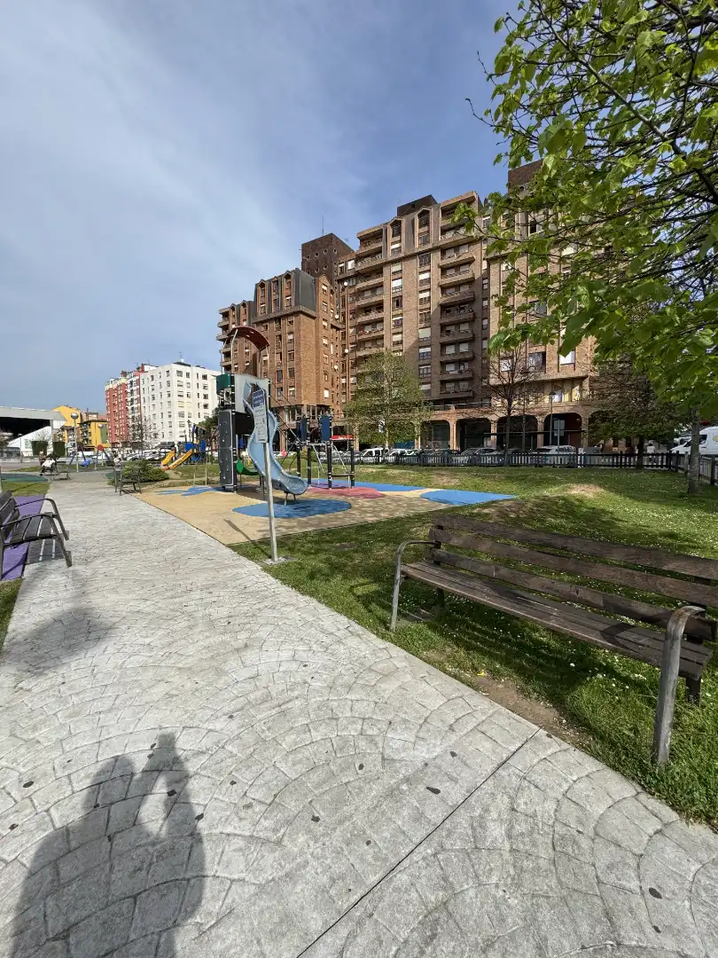 Vista exterior de Dúplex en venta en Avilés con Calefacción, Parquet y Terraza