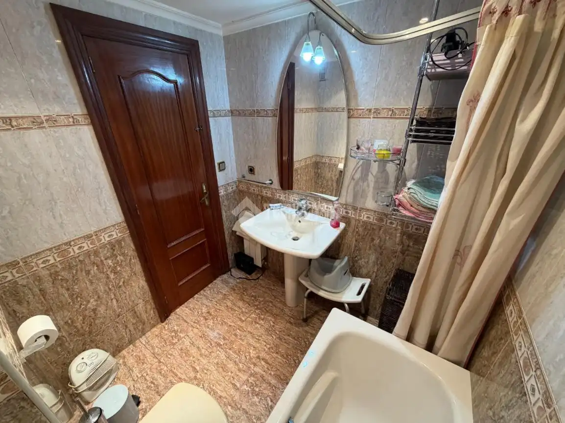 Baño de Piso en venta en Santander con Calefacción, Parquet y Trastero