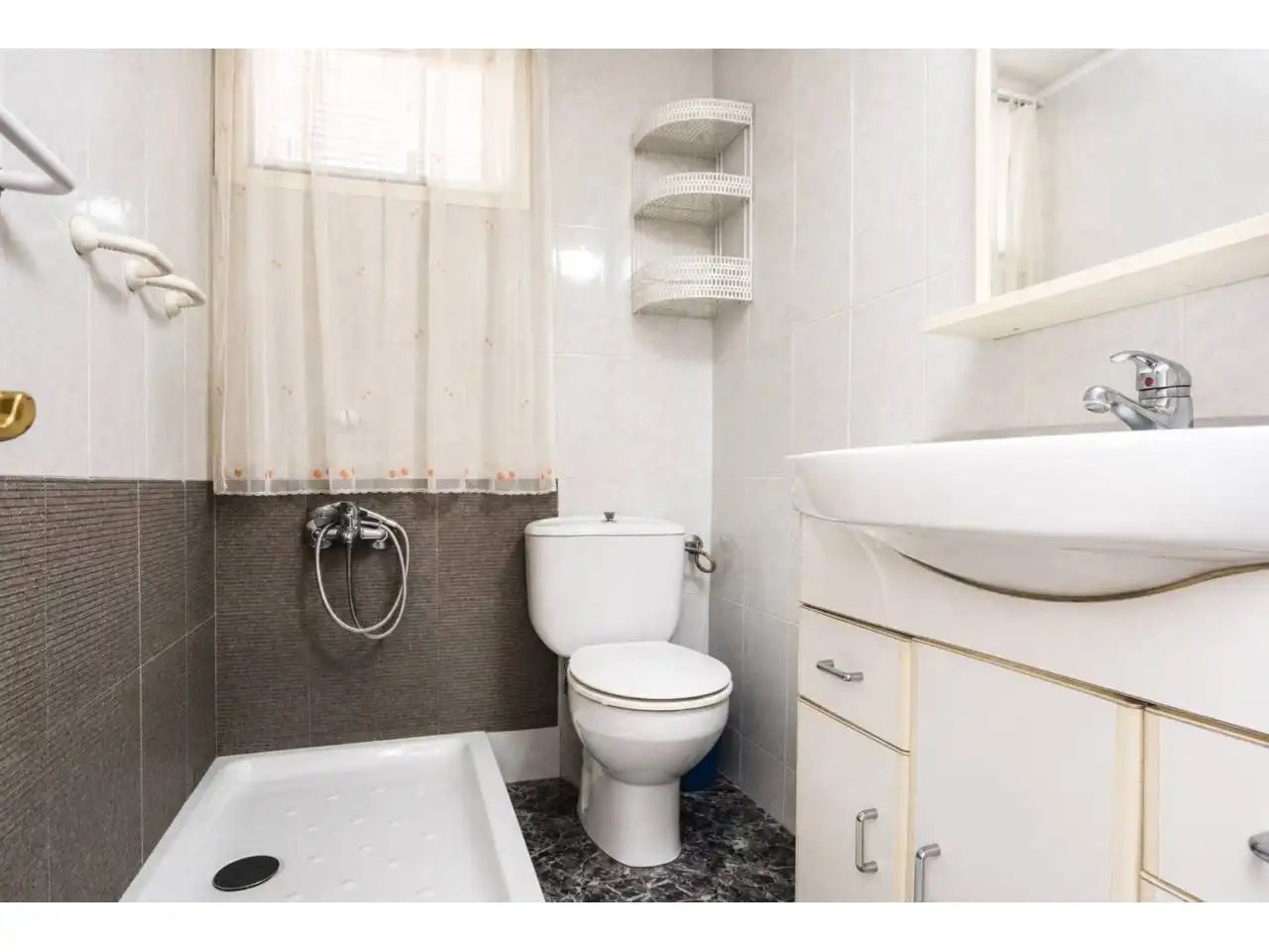Badezimmer von Wohnung zum Verkauf in Terrassa mit Heizung