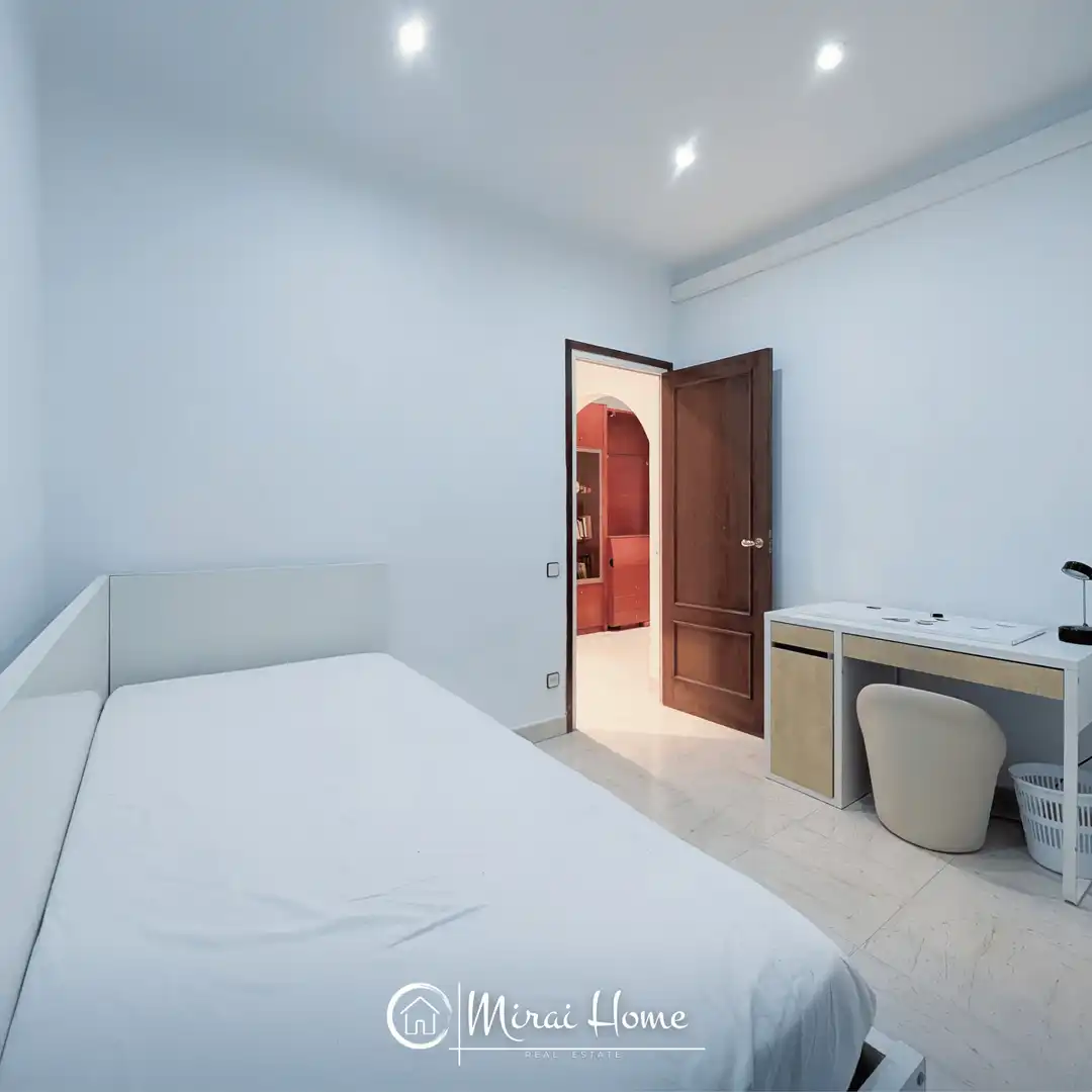 Habitación de Piso en venta en Barcelona con Calefacción, Amueblado y Horno