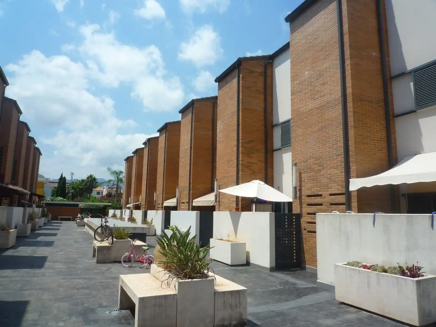 Vista exterior de Casa o xalet en venda en Beniarjó amb Aire condicionat, Calefacció i Terrassa
