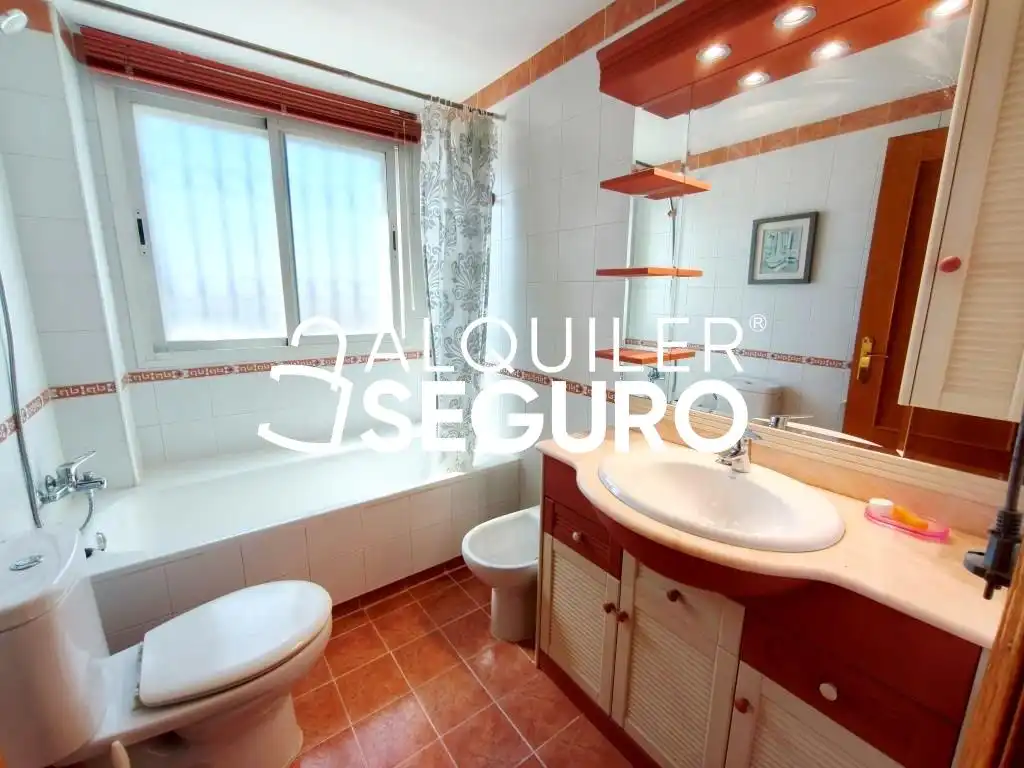 Bathroom of Flat for rent in Móstoles  with Air Conditioner, Heating and Terrace