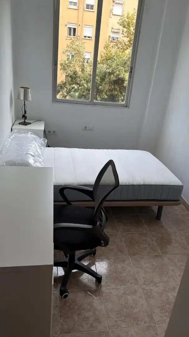 Schlafzimmer von Wohnung zur Miete in Valencia mit Möbliert, Ofen und Waschmaschine