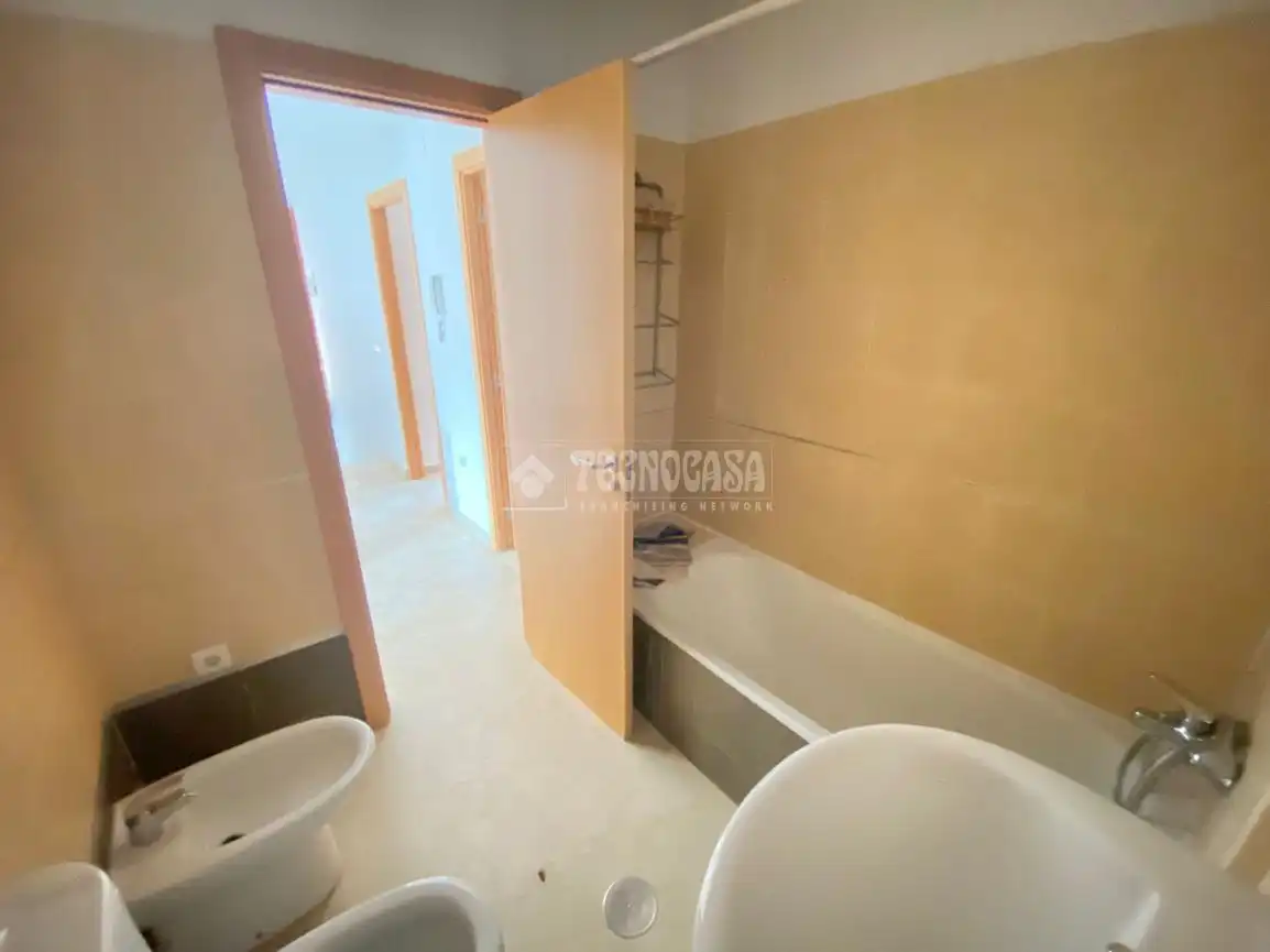 Baño de Piso en venta en Sanlúcar la Mayor con Aire acondicionado y Amueblado