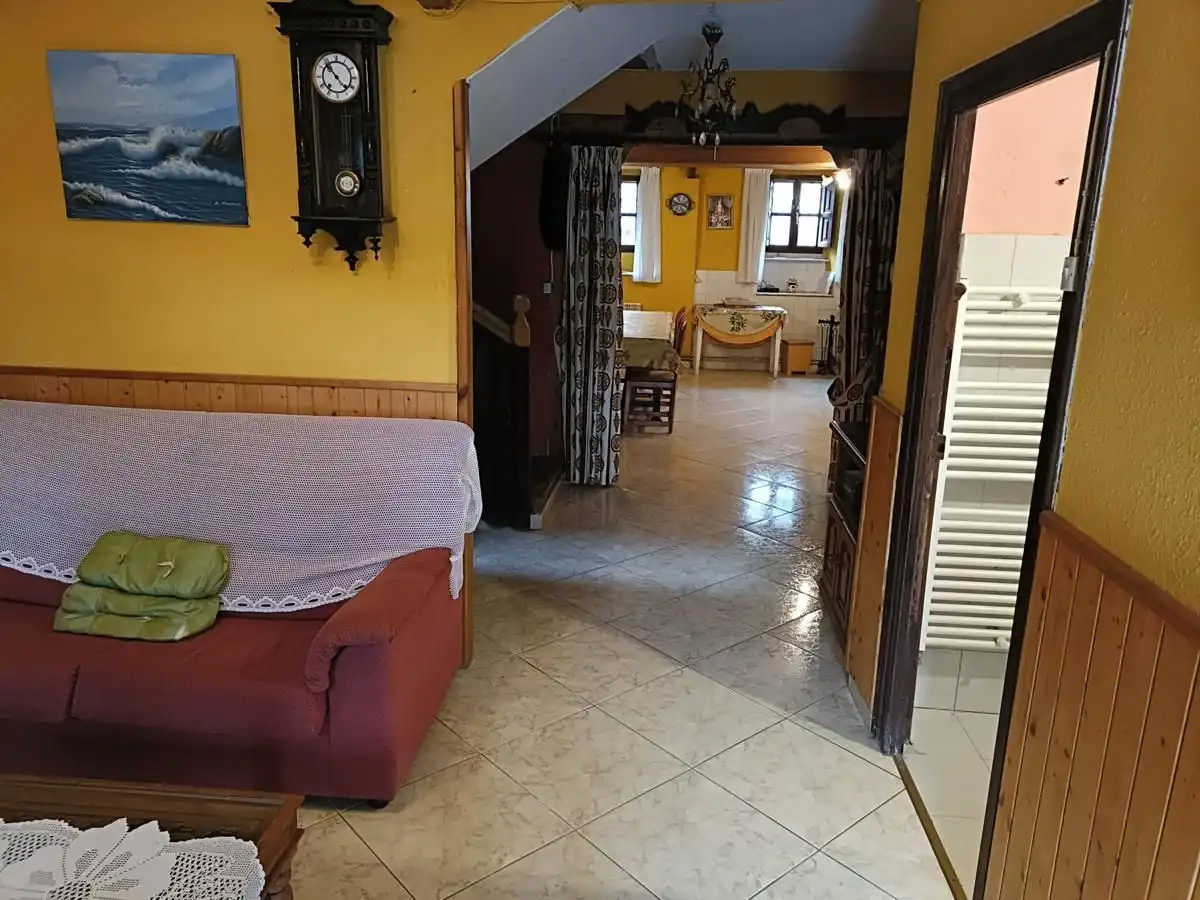 Einfamilien-Reihenhaus zum Verkauf in Peñamellera Alta mit Heizung, Privatgarten und Terrasse