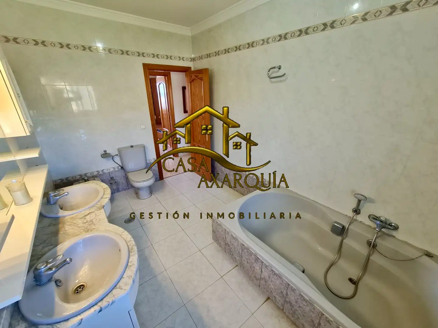 Bathroom of Country homes for sale in Vélez-Málaga  with Air Conditioner, Private garden and Terrace