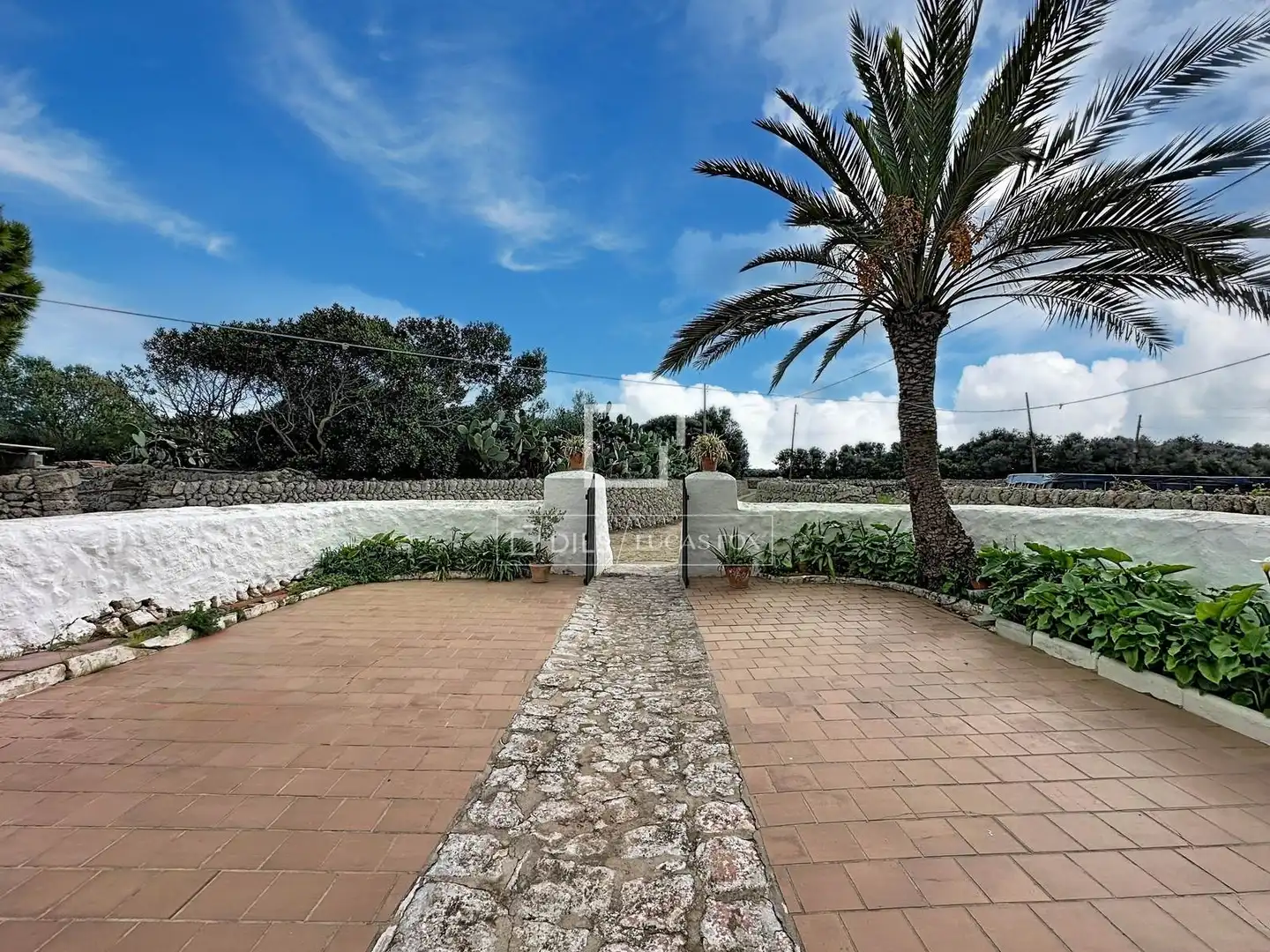 Außenansicht von Country house zum Verkauf in Es Castell mit Privatgarten, Abstellraum und Balkon
