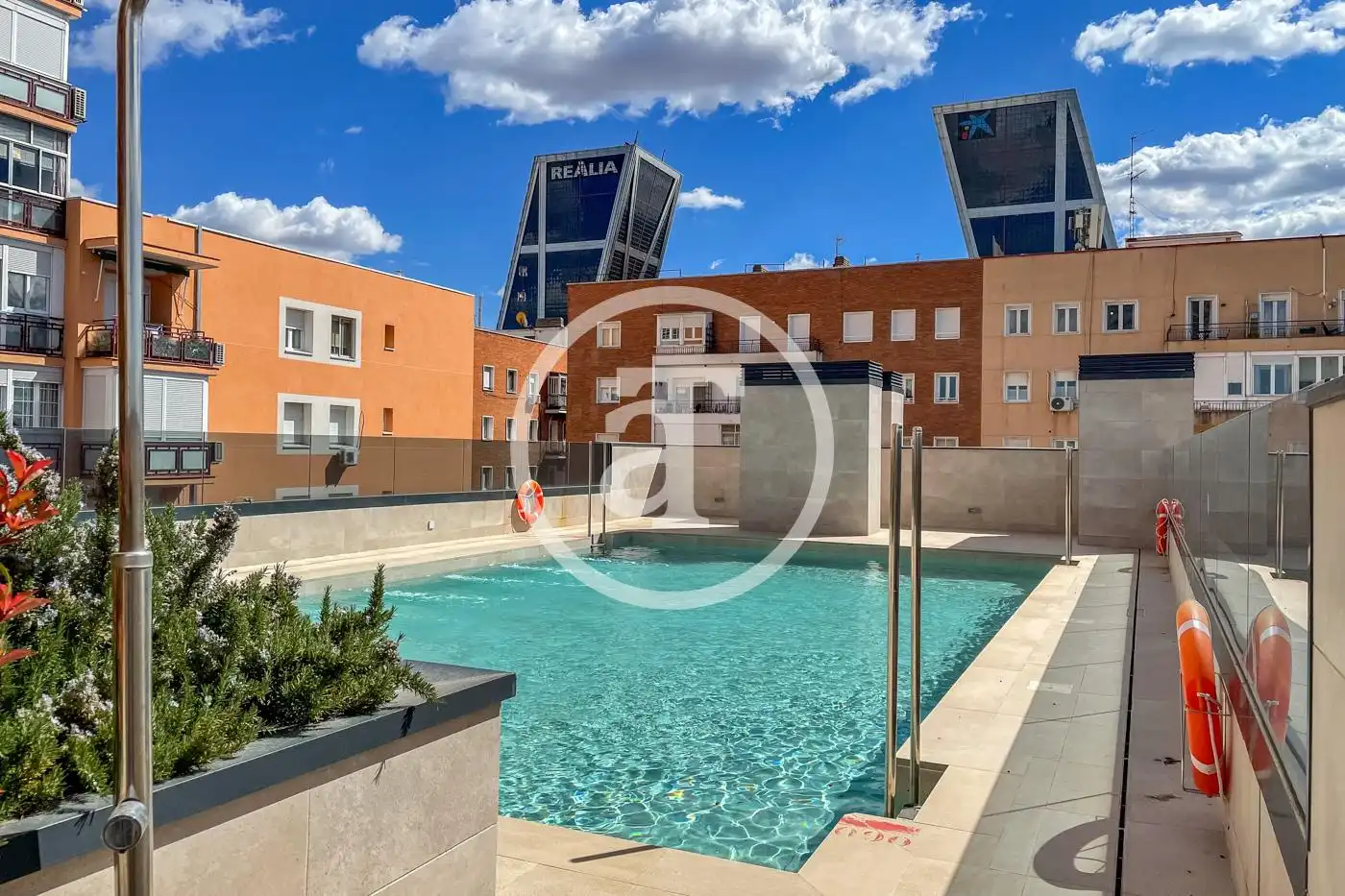 Schwimmbecken von Wohnung zur Miete in  Madrid Capital mit Klimaanlage, Heizung und Möbliert