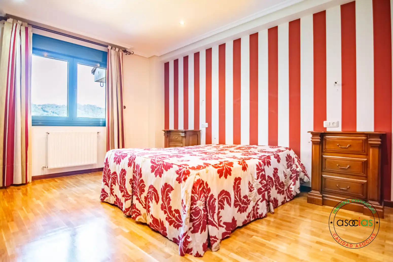 Habitación de Casa adosada en venta en Grado con Calefacción, Jardín privado y Parquet