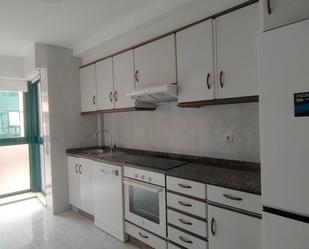 Cuina de Apartament de lloguer en Santiago de Compostela  amb Calefacció, Traster i Forn