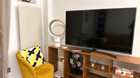 Sala d'estar de Apartament en venda en  Madrid Capital amb Calefacció, Terrassa i Moblat
