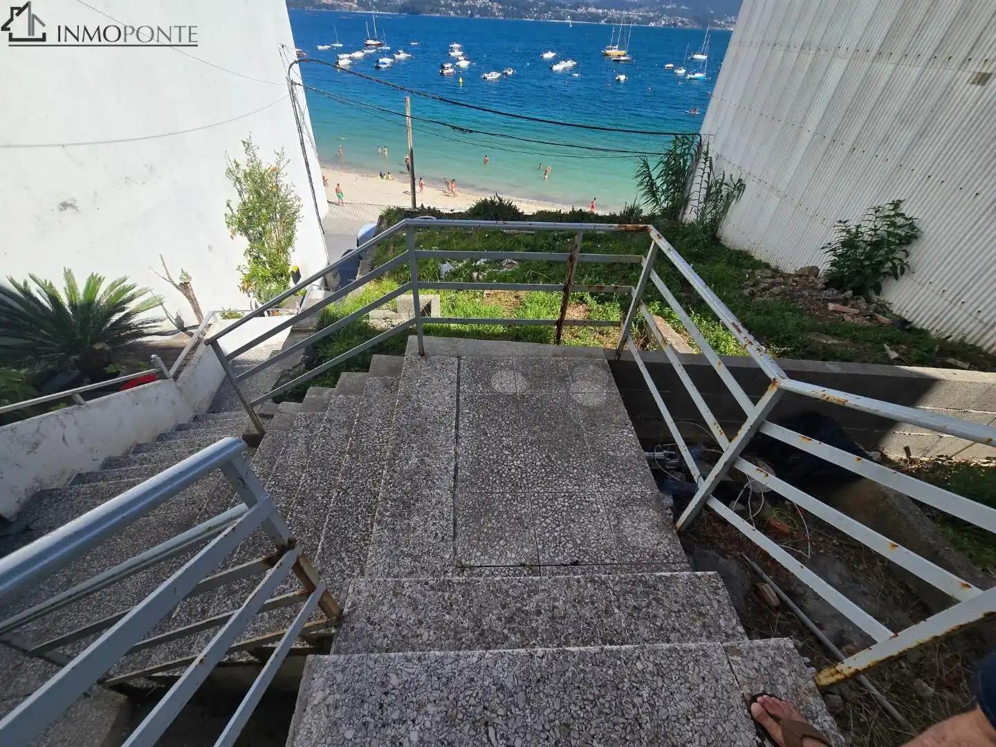 Vista exterior de Casa o xalet en venda en Poio amb Jardí privat