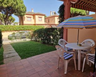 Jardí de Apartament de lloguer en Chiclana de la Frontera amb Moblat, Alarma i Piscina comunitària