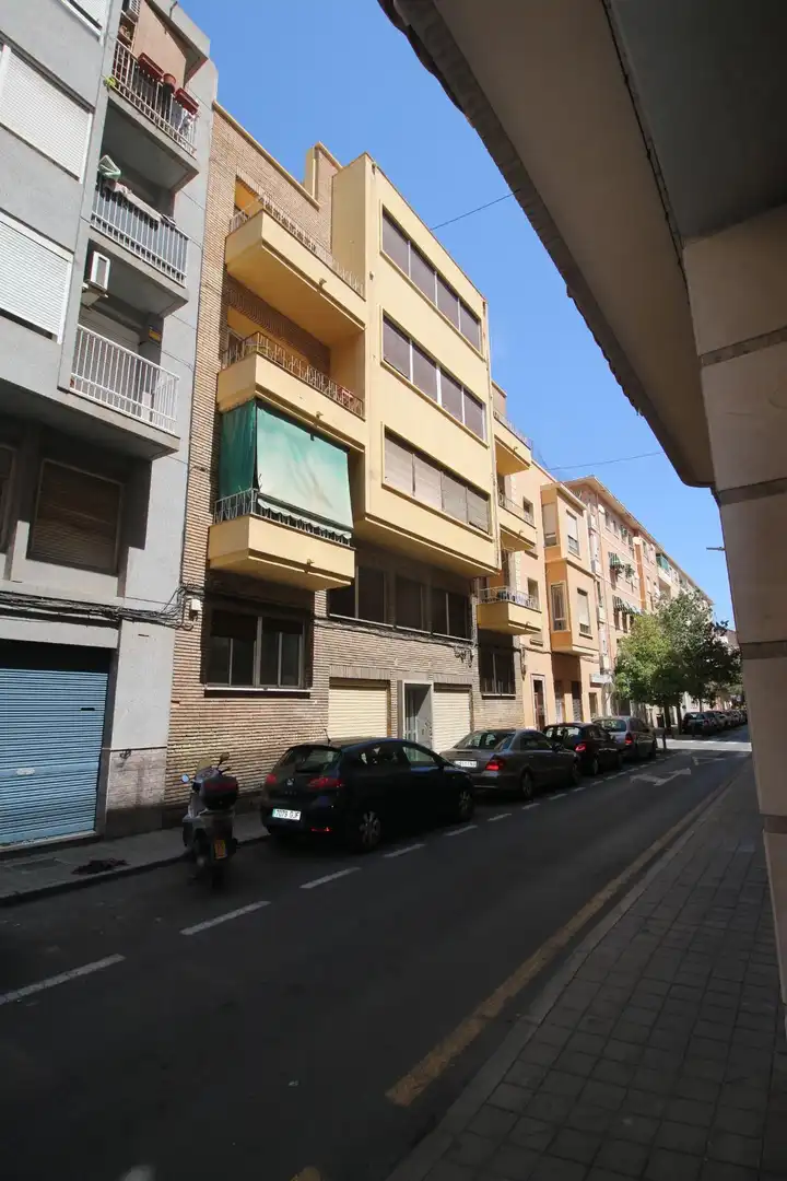 Vista exterior de Edifici en venda en Alicante / Alacant