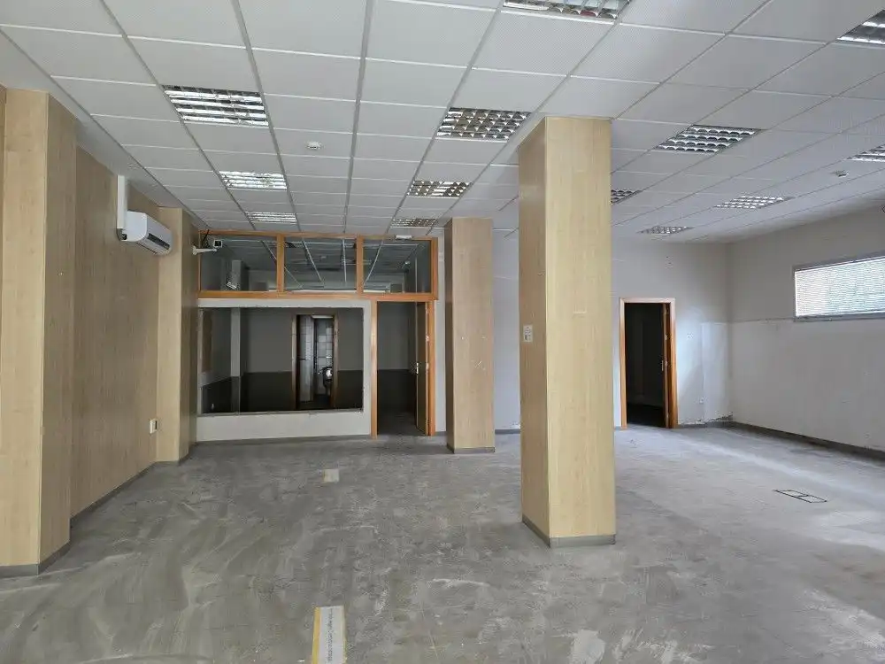 Geschaftsraum zur Miete in PIRINEOS, Universidad