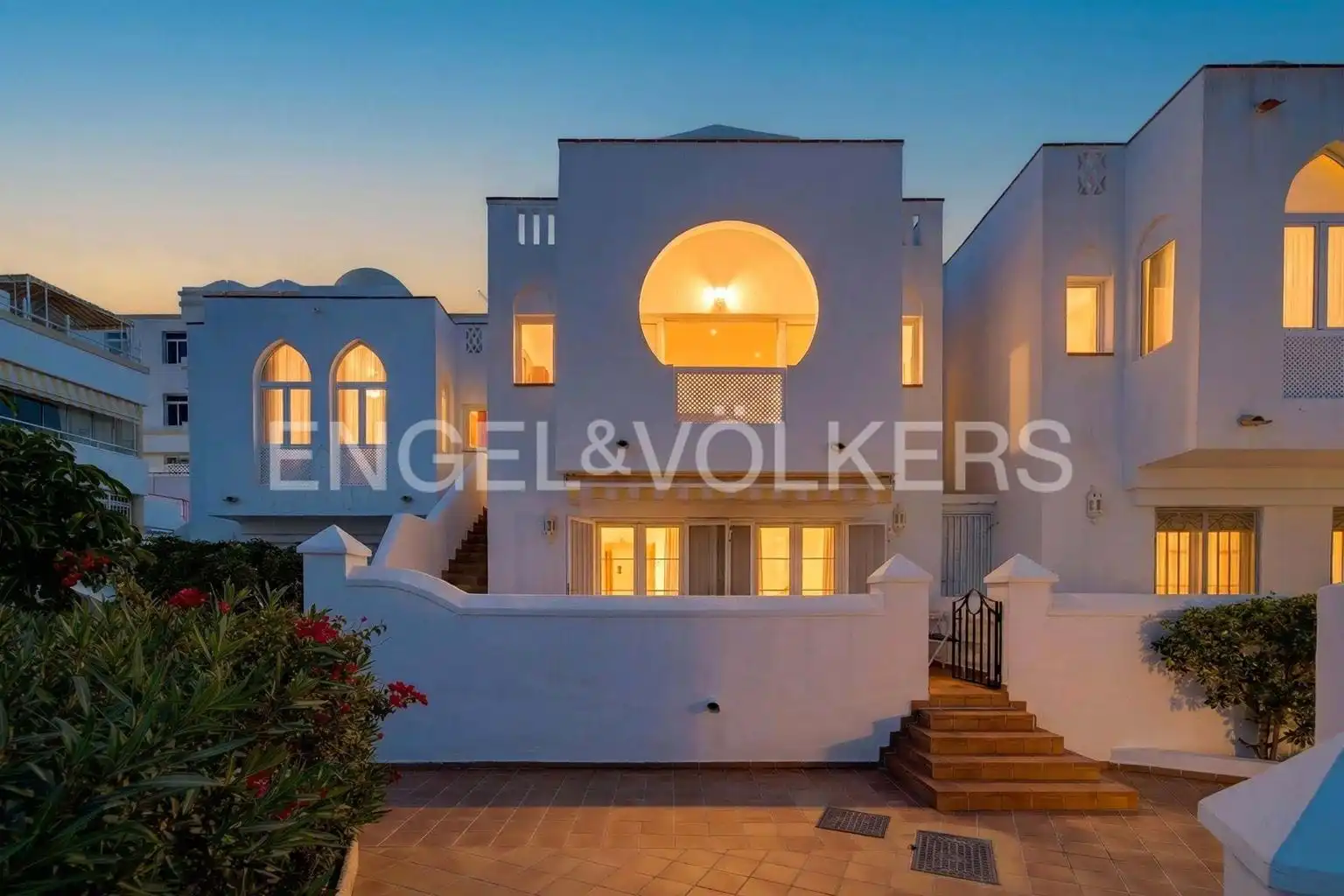 Vista exterior de Casa o chalet en venta en Adeje con Terraza, Piscina y Amueblado