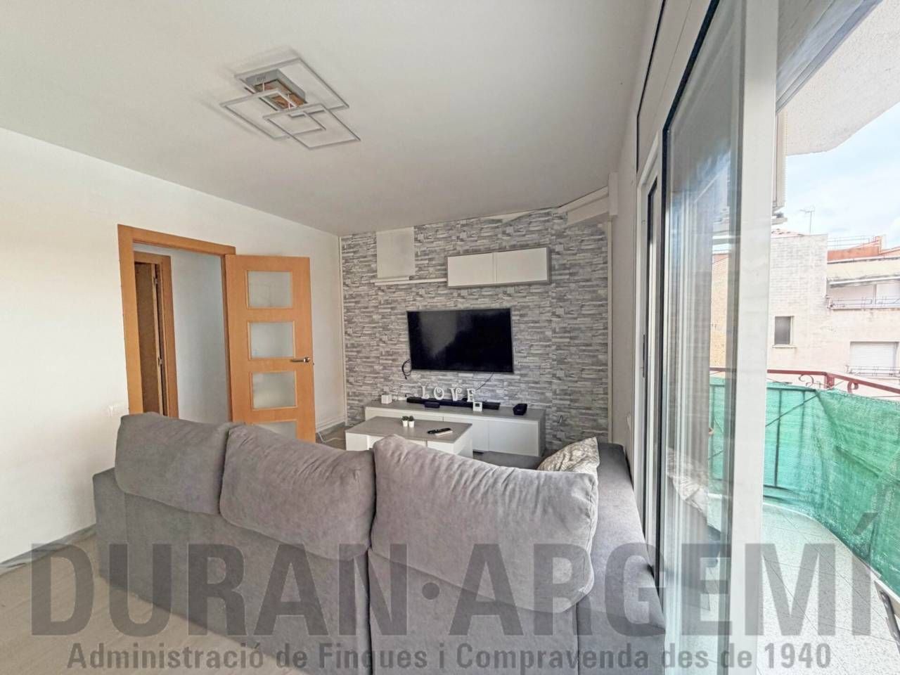 Vista exterior de Ático en venta en Terrassa con Aire acondicionado, Calefacción y Parquet