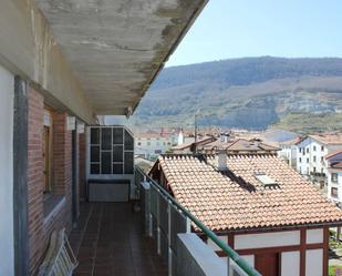 Exterior view of Flat for sale in Olazti / Olazagutía  with Balcony