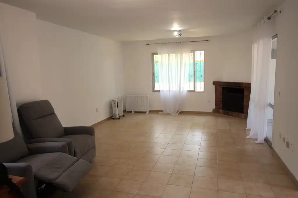 Sala d'estar de Casa o xalet en venda en Marbella amb Aire condicionat, Jardí privat i Terrassa