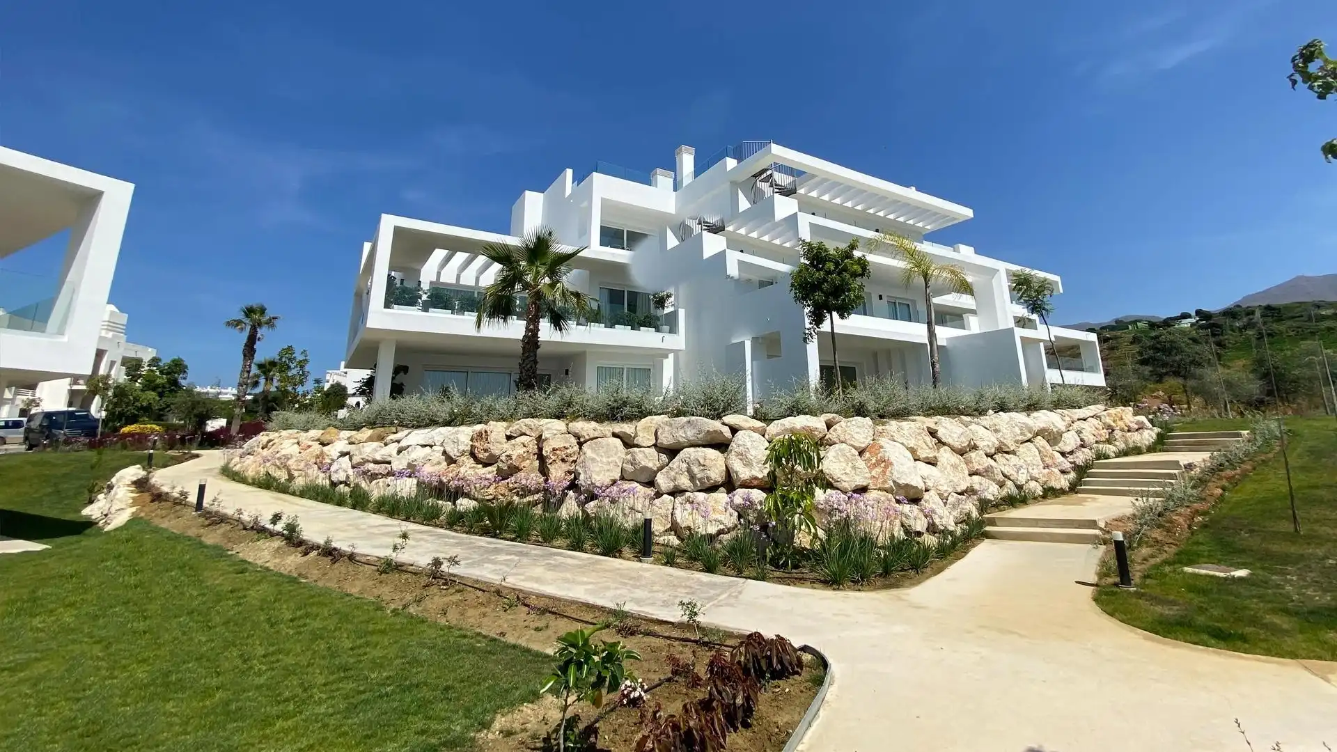 Vista exterior de Apartament en venda en Casares amb Aire condicionat, Jardí privat i Terrassa