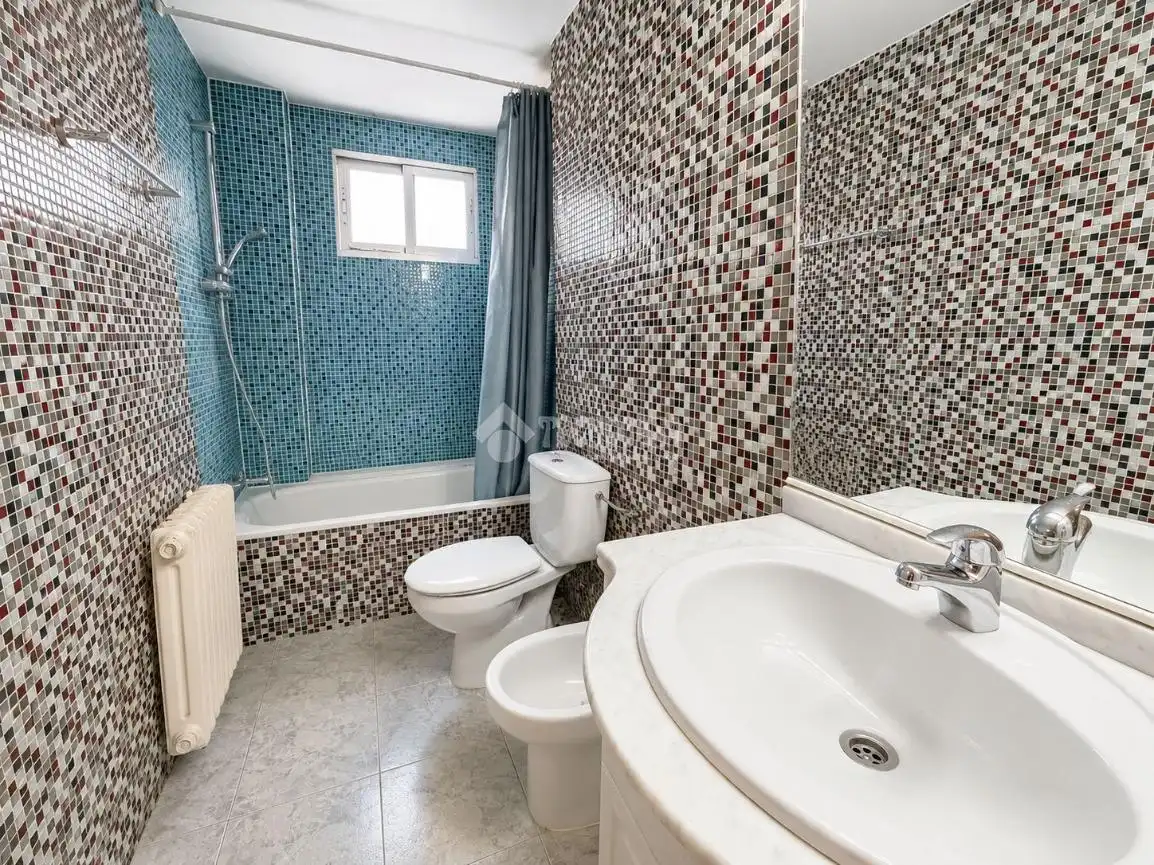 Baño de Piso en venta en Pinto con Calefacción y Trastero
