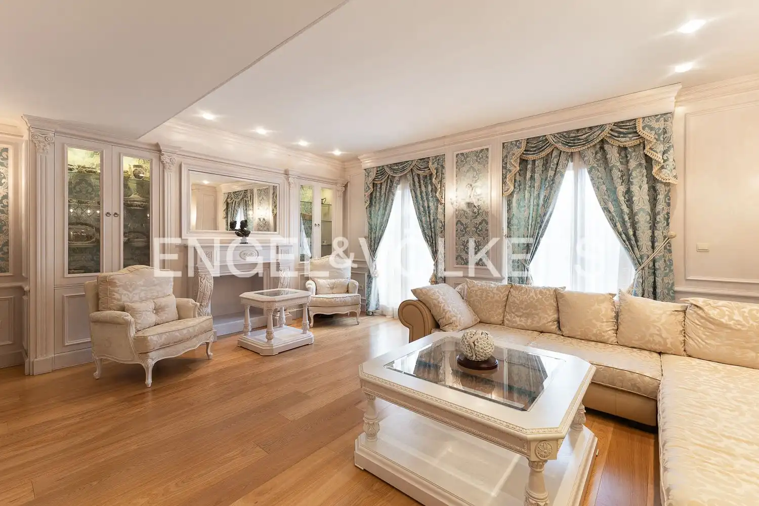 Living room of Houses for sale in Valencia  with Air Conditioner, Heating and Terrace