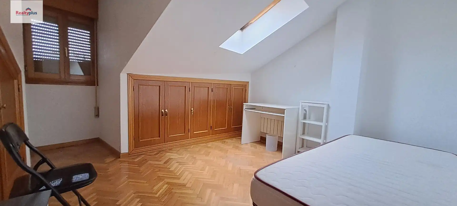 Habitación de Dúplex de alquiler en Segovia con Amueblado y Balcón