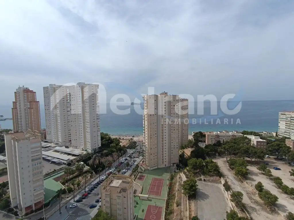 Vista exterior de Piso en venta en Benidorm con Jardín privado, Piscina y Amueblado