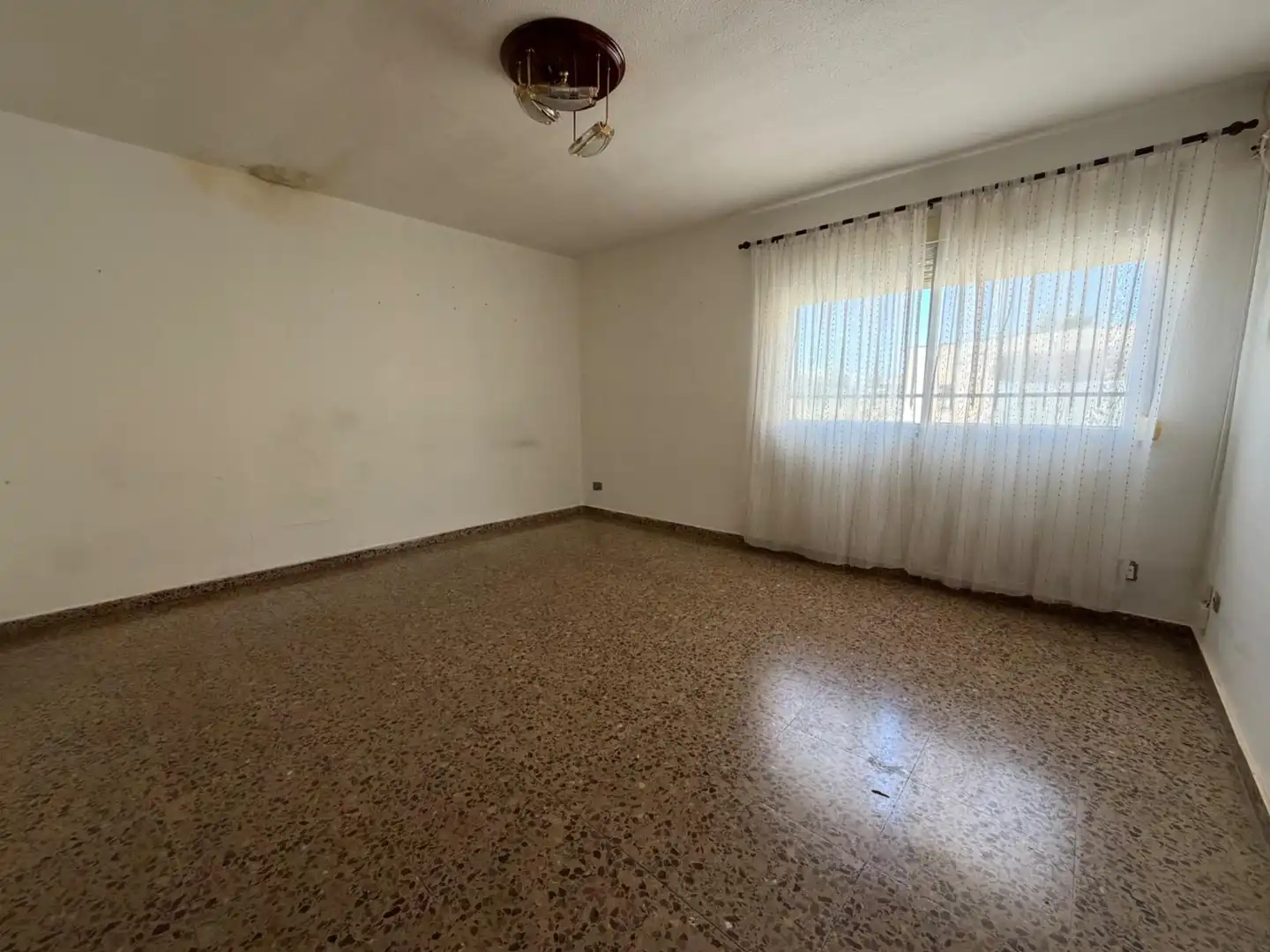 Dormitori de Casa adosada en venda en Casinos amb Terrassa, Traster i Balcó