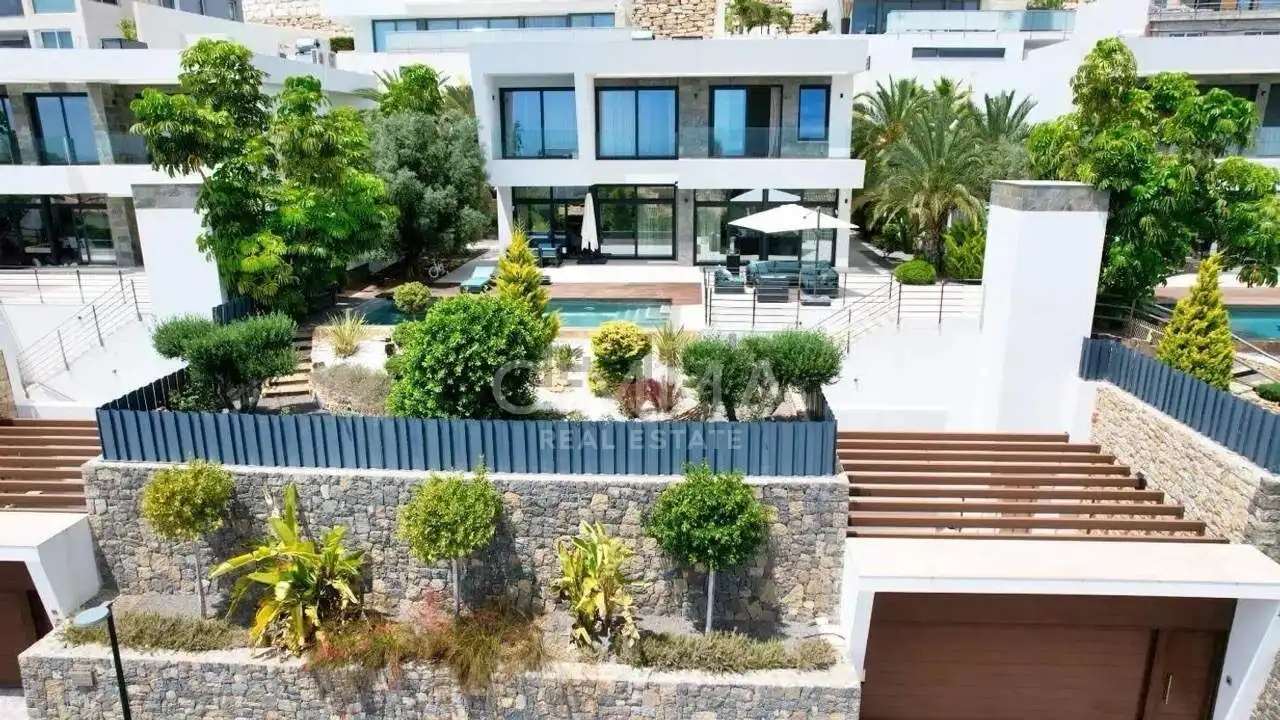 Chalet con terraza en venta en Calle Calle Roma, imagen 2