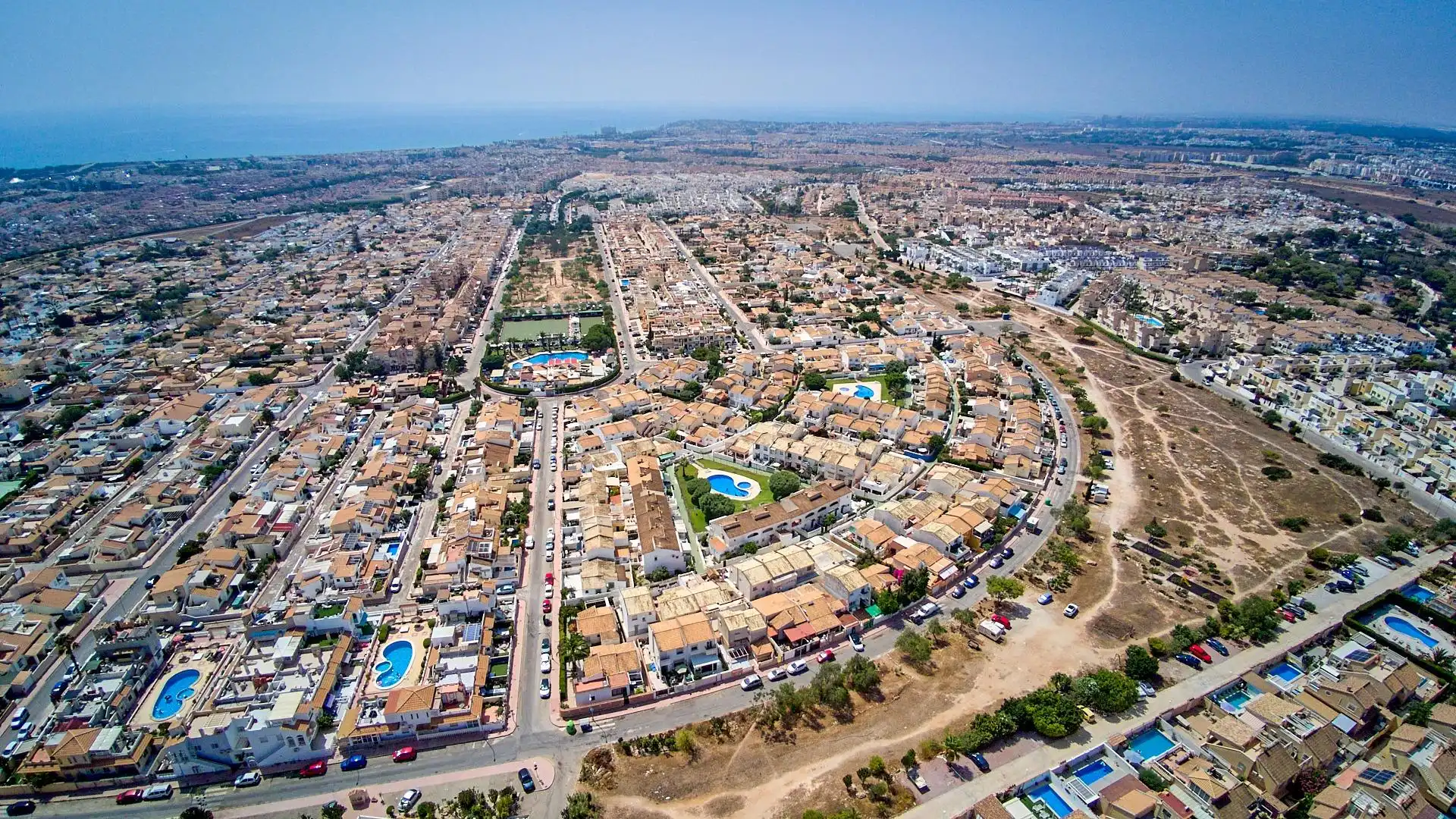 Vista exterior de Casa o chalet en venta en Orihuela con Jardín privado, Amueblado y Piscina comunitaria