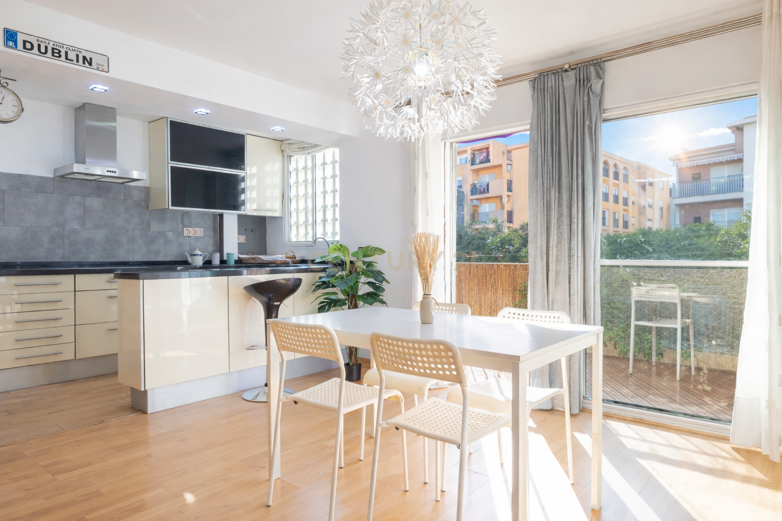 Vista exterior de Pis en venda en Burjassot amb Aire condicionat, Forn i Rentadora