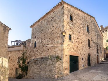 Casa rustica con piscina in vendita a Carrer del Raval