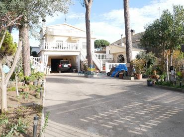 Villa con giardino in vendita a Carrer Venus 60