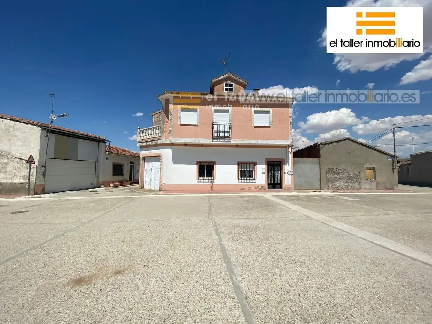 Vista exterior de Casa o chalet en venta en Pedrosillo de Alba con Terraza