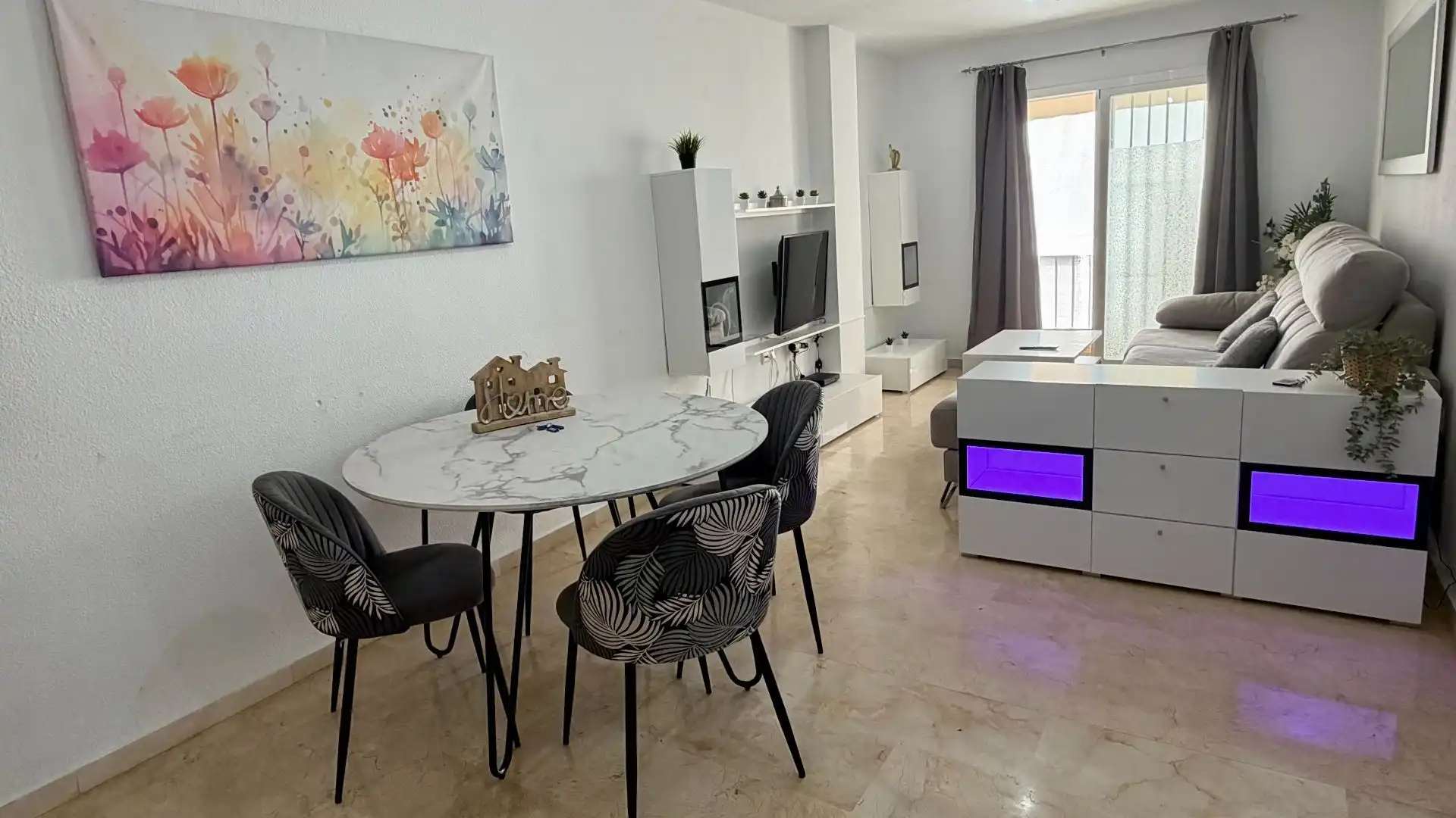 Sala de estar de Apartamento de alquiler en Benalmádena con Aire acondicionado, Calefacción y Terraza