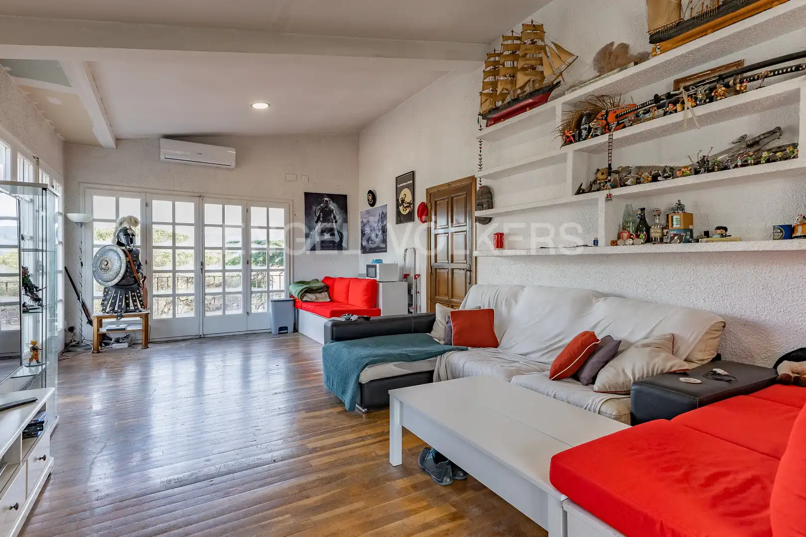 Sala d'estar de Casa o xalet en venda en Montornès del Vallès, Barcelona