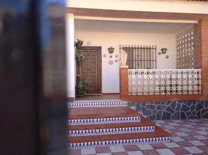 Casa adosada en venda a Av Extremadura, Entrín Bajo