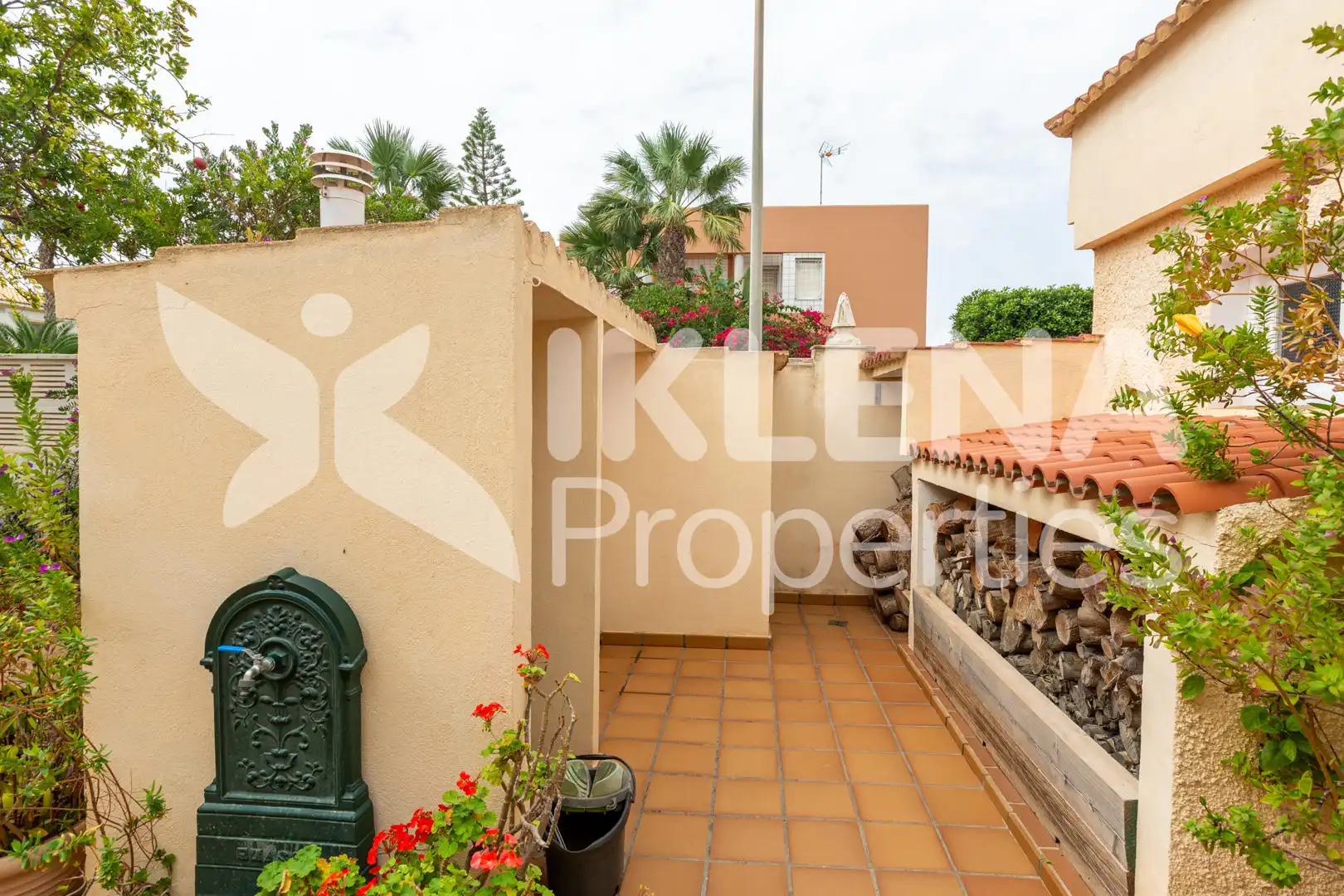 Exterior view of Houses for sale in Roquetas de Mar  with Air Conditioner, Private garden and Terrace