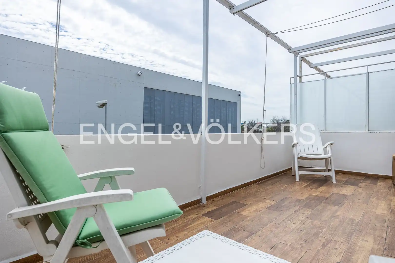 Balcony of Houses for sale in Sevilla  with Air Conditioner, Heating and Private garden