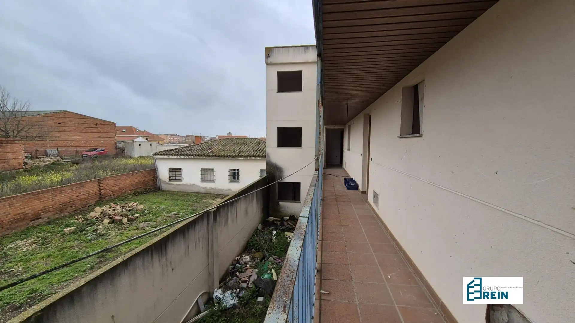 Vista exterior de Edifici en venda en Recas