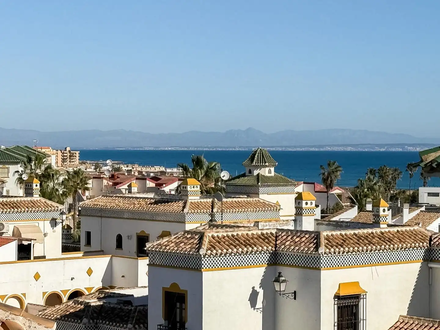 Außenansicht von Dachboden zum Verkauf in Torrevieja mit Klimaanlage, Terrasse und Möbliert