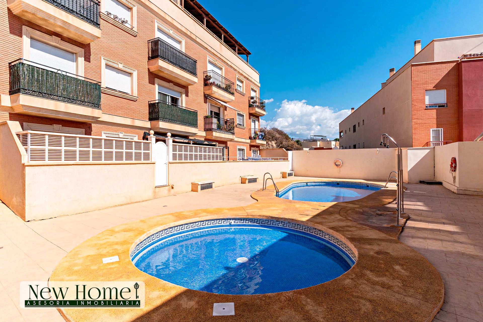 Vista exterior de Pis en venda en Viator amb Moblat i Piscina comunitària