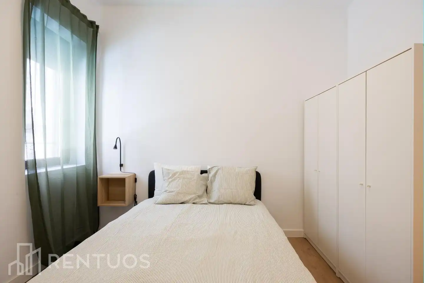 Schlafzimmer von Erdgeschoss zur Miete in Madrid mit Heizung, Parkett und Möbliert