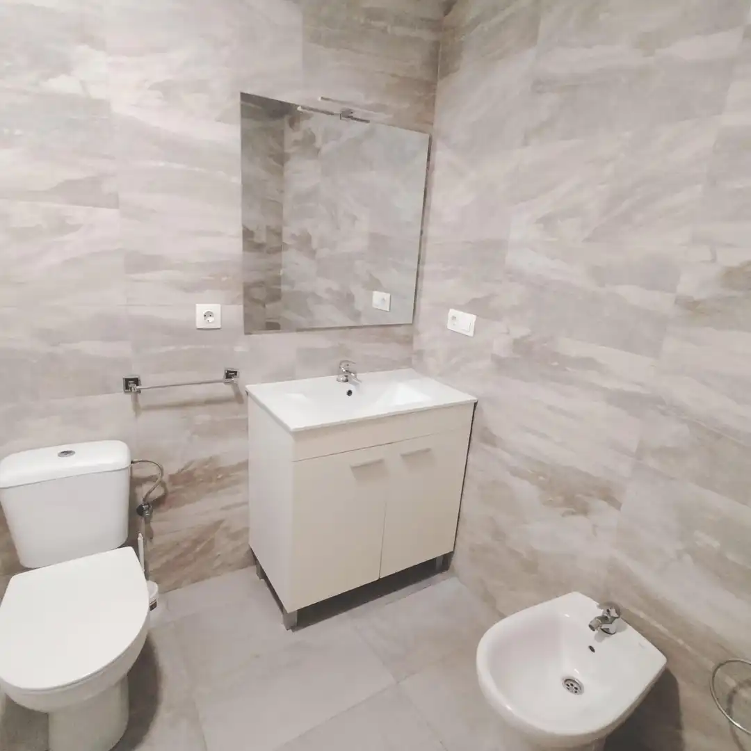 Bathroom of Flat for rent in Mislata  with Air Conditioner