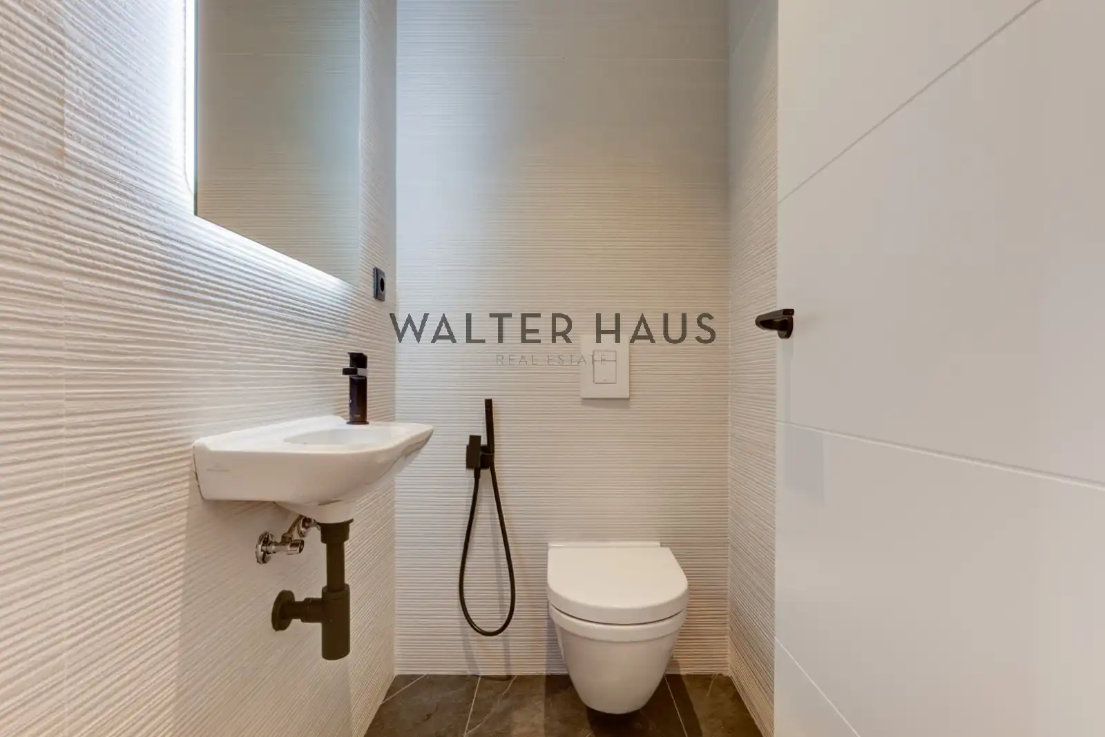 Bathroom of Flat for sale in Barcelona  with Air Conditioner, Heating and Oven