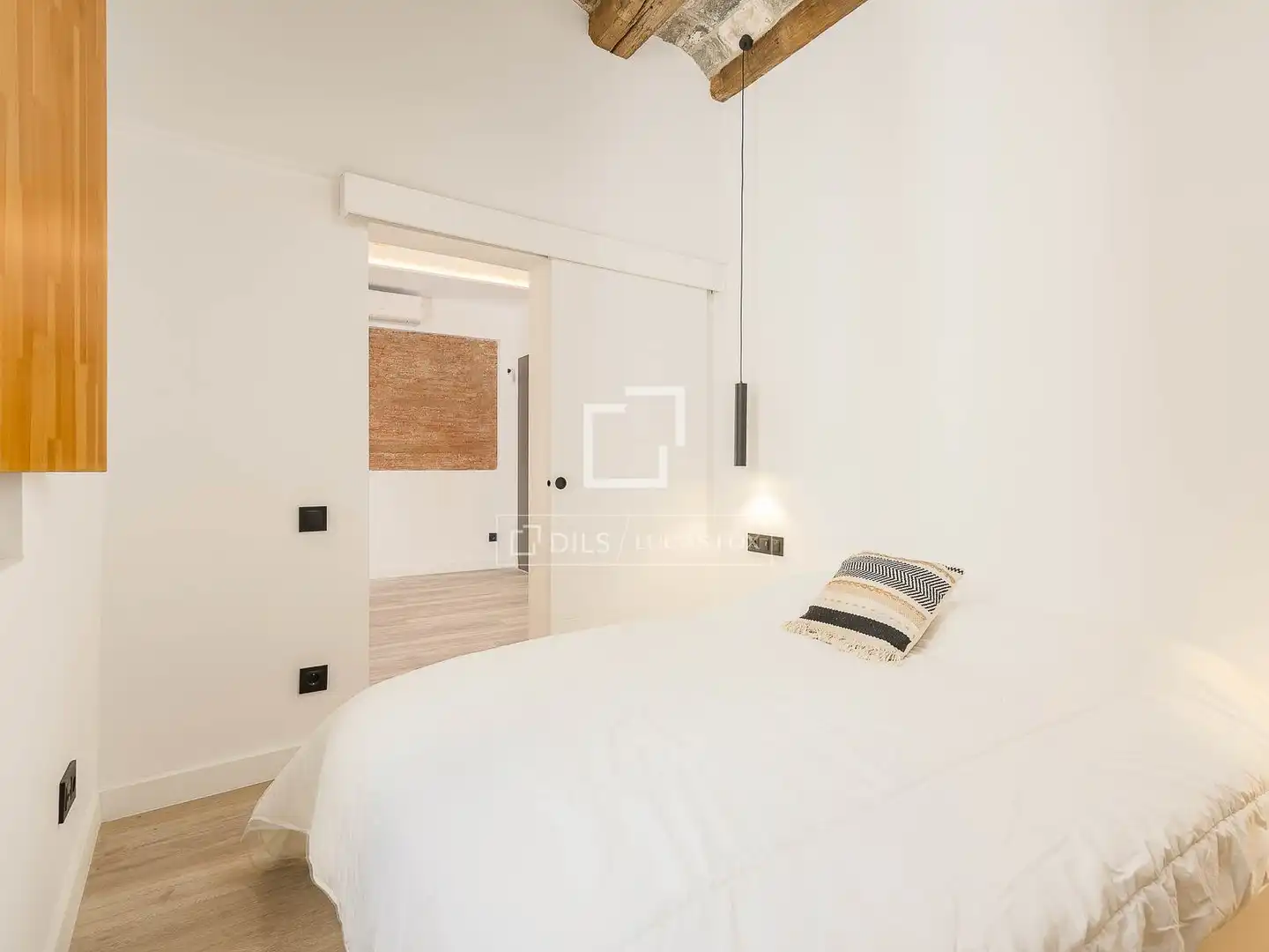 Bedroom of Flat for sale in Barcelona  with Air Conditioner and Balcony