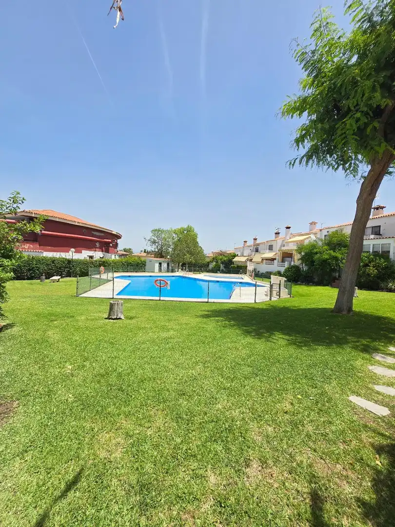 Piscina de Casa adosada en venda en Alhaurín de la Torre amb Aire condicionat, Terrassa i Piscina comunitària