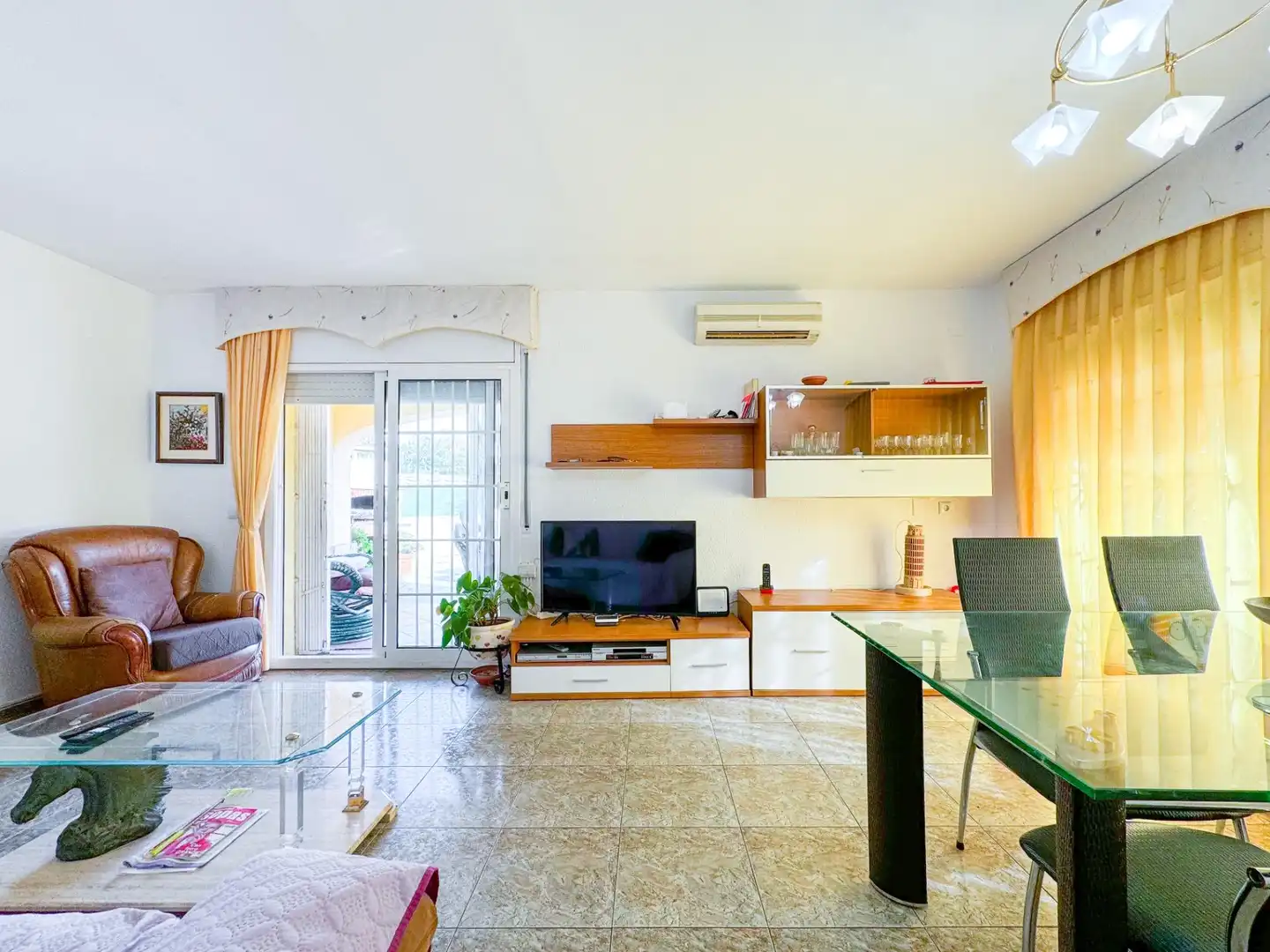 Living room of Houses for sale in El Vendrell  with Heating, Swimming Pool and Furnished