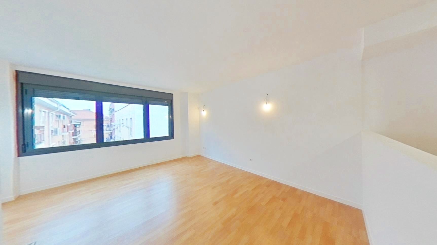 Bedroom of Duplex for sale in  Madrid Capital  with Terrace, Storage room and Oven